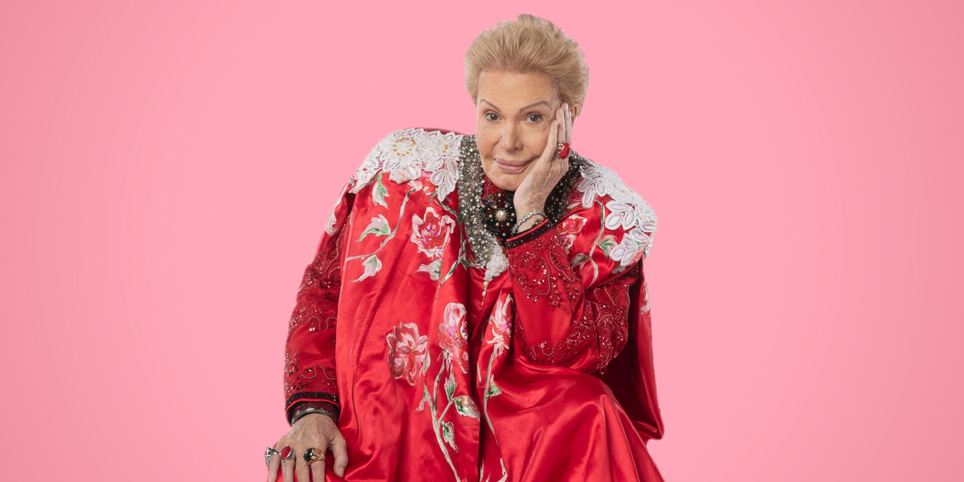 Mucho Mucho Amor film featured shot.